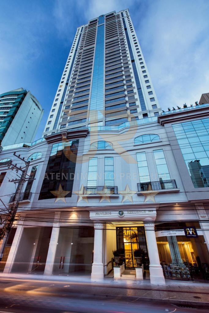 3 SUÍTES COM PISCINA PRIVATIVA